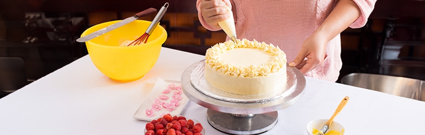 Mastering Cake Frosting and Icing Techniques with IICA